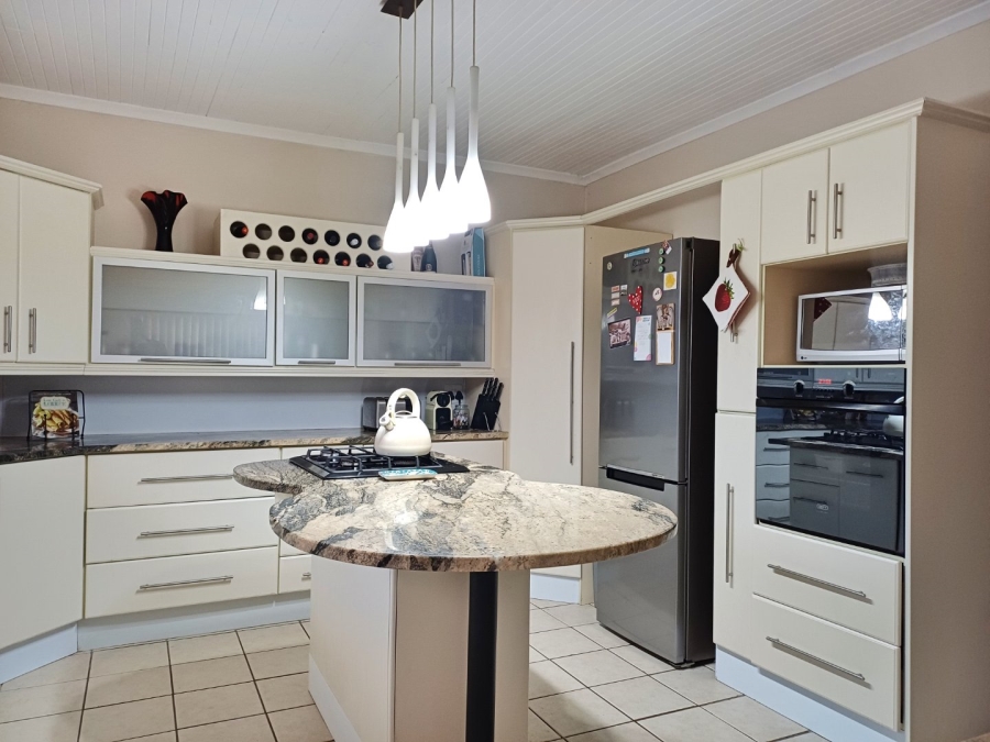 4 Bedroom Property for Sale in Reebok Western Cape